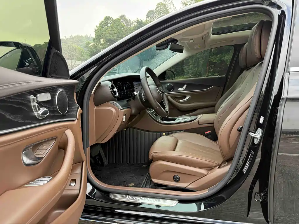 Mercedes-Benz E-Class 2023 — фото 4