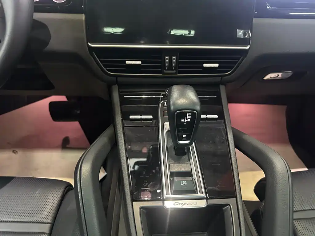 Porsche Cayenne Hybrid 2021 — фото 16