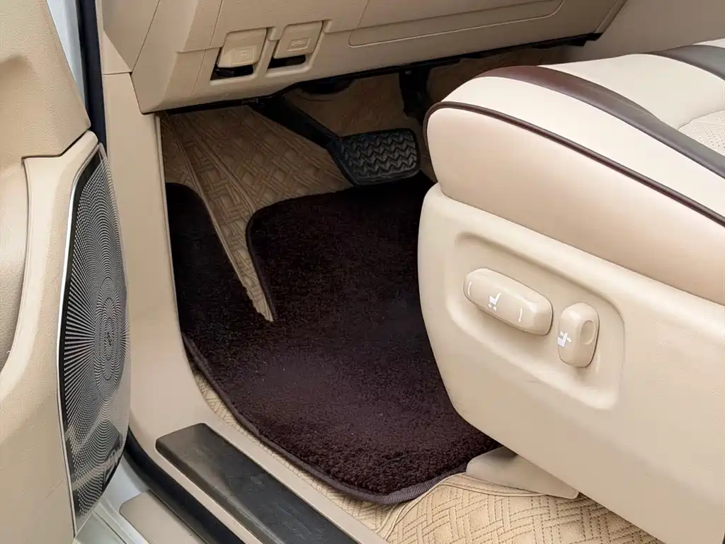 Toyota Land Cruiser 2019 — фото 10