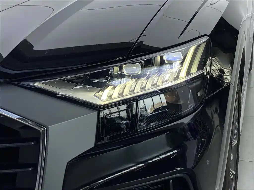 Audi Q8 2022 — фото 11