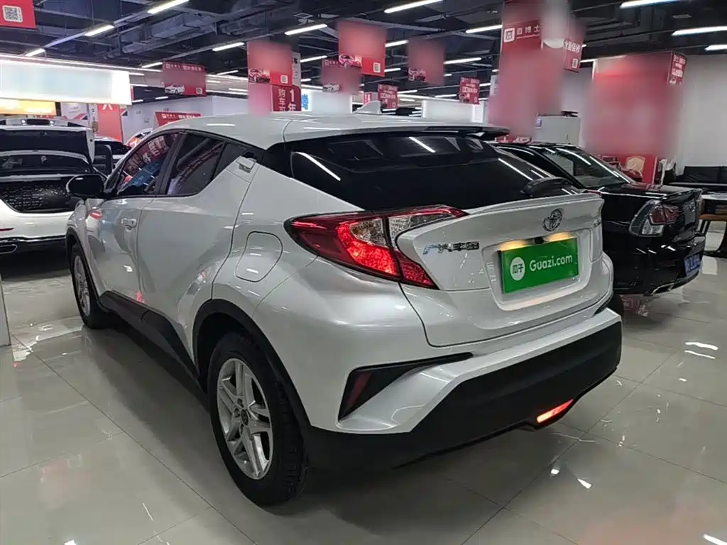 Toyota C-HR 2023 — фото 5