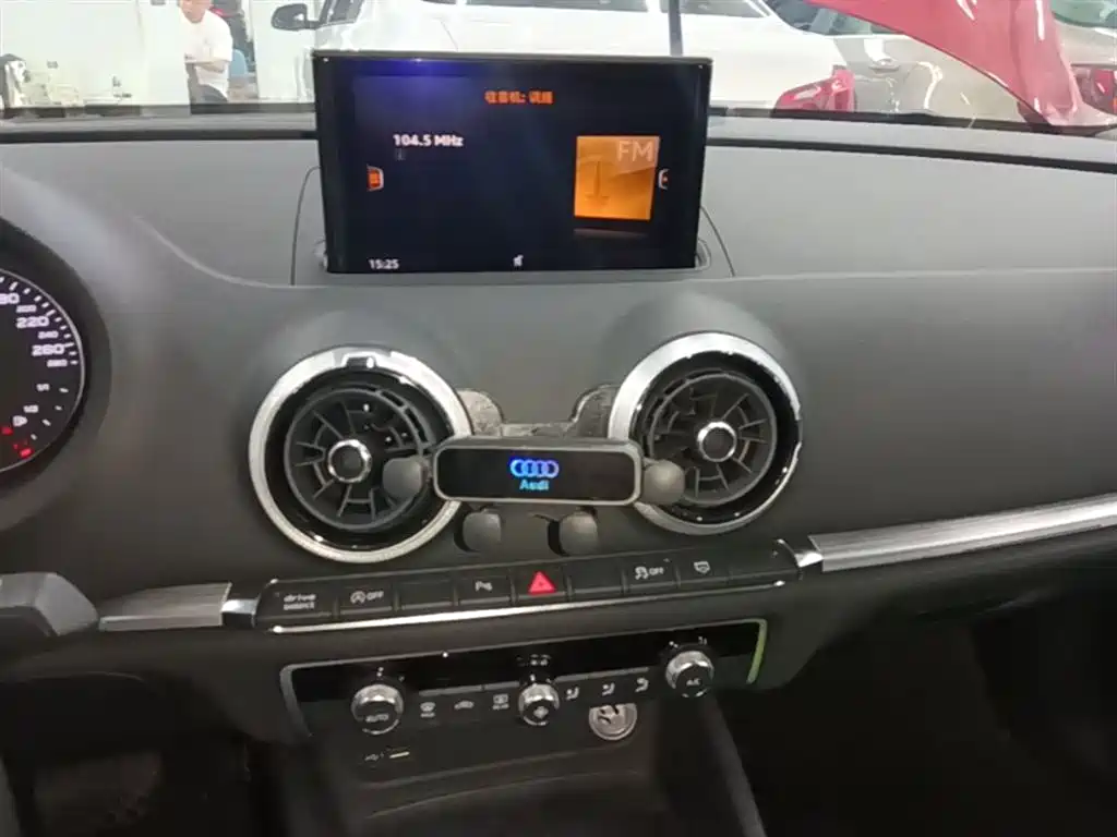 Audi A3 2018 — фото 13