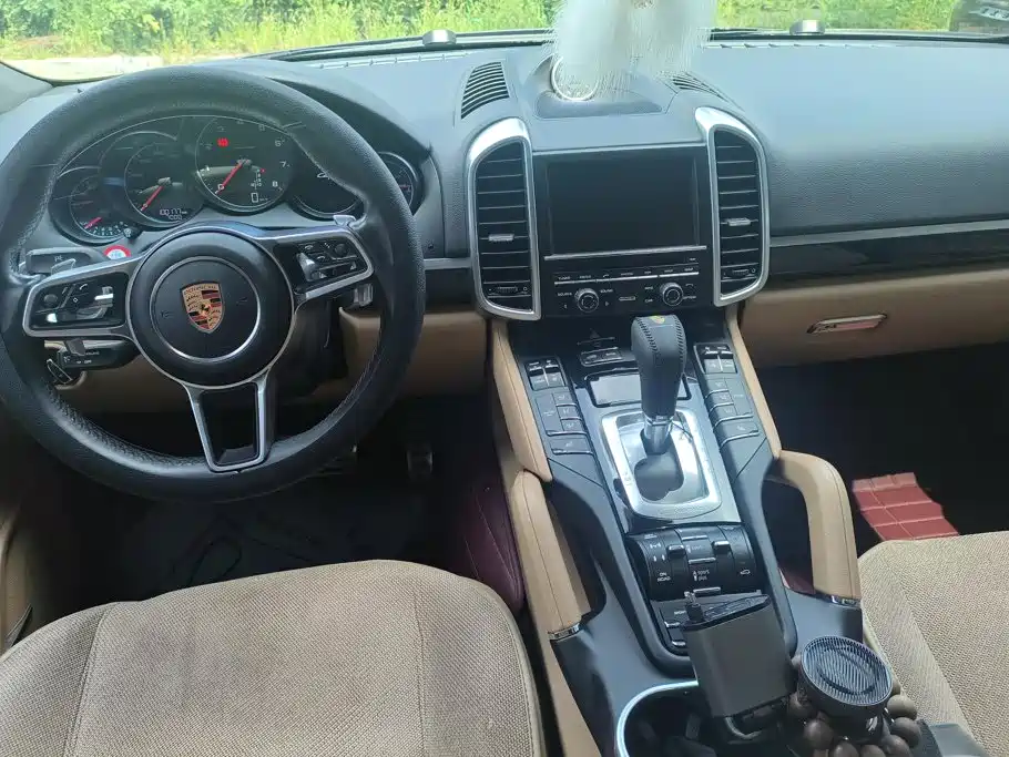 Porsche Cayenne 2017 — фото 12