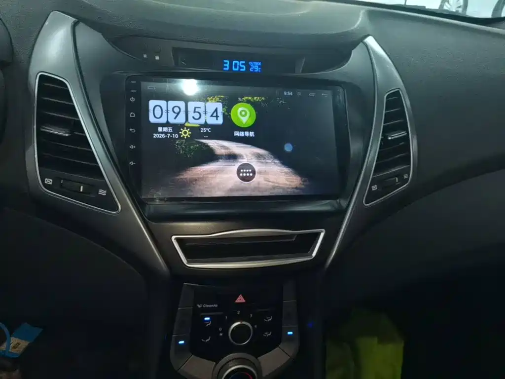 Hyundai Elantra 2017 — фото 13