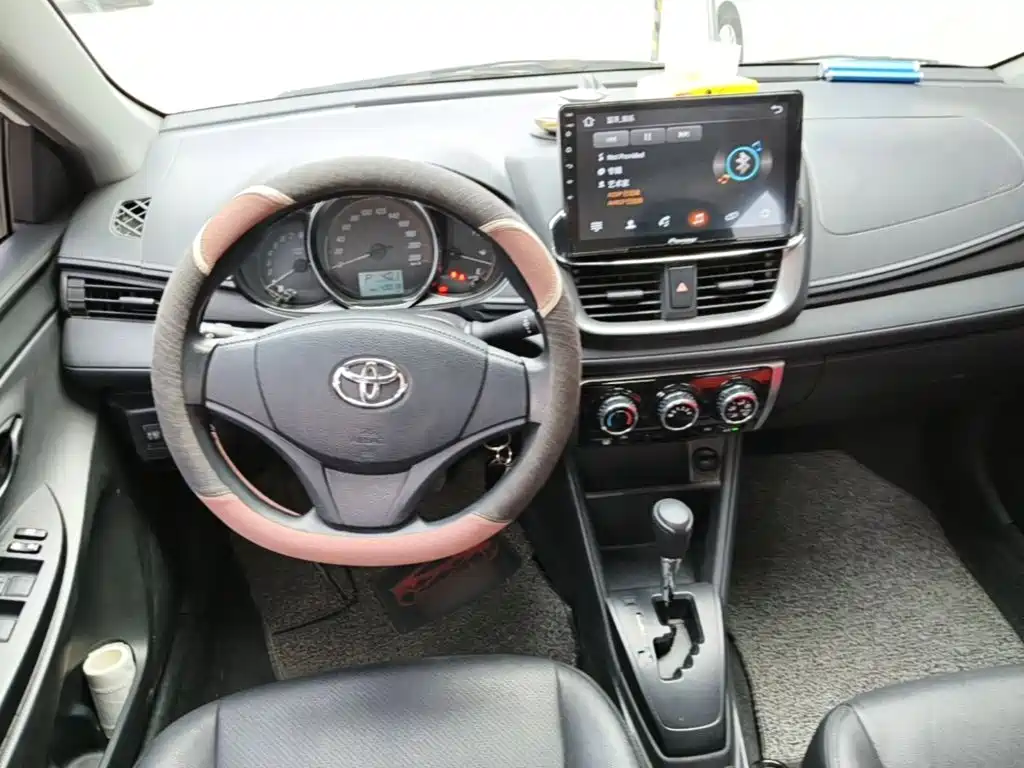 Toyota Yaris L 2020 — фото 11