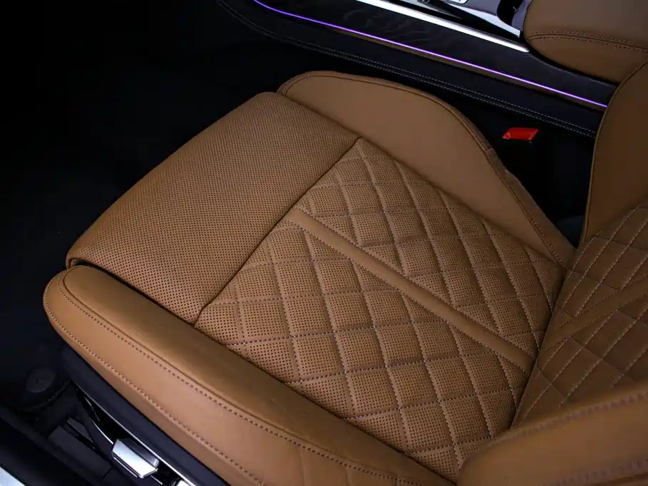 Audi A8 2024 — фото 15