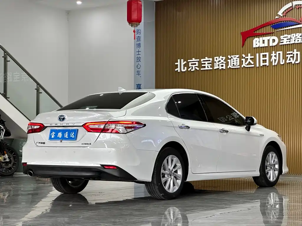 Toyota Camry 2024 — фото 6