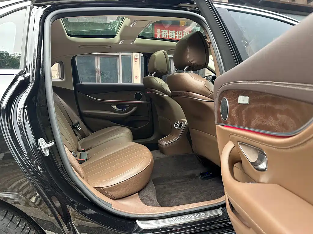 Mercedes-Benz E-Class 2023 — фото 12