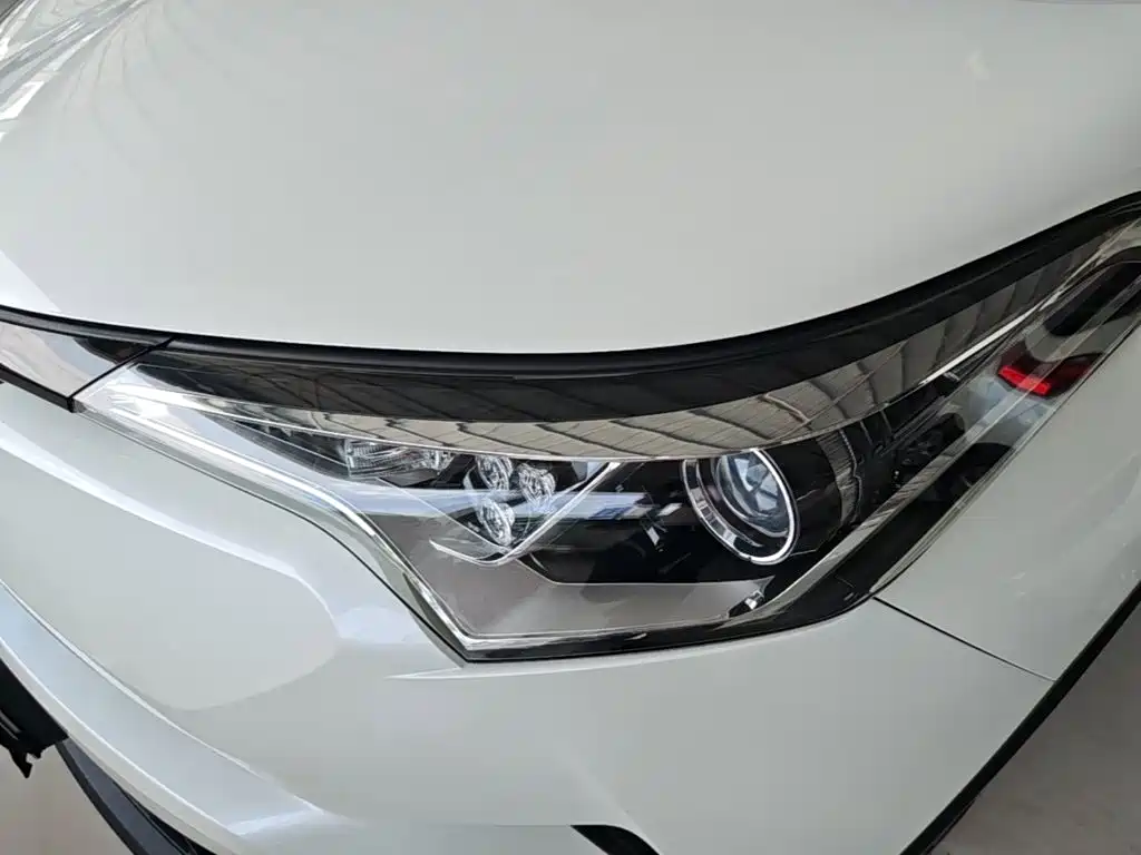 Toyota C-HR 2020 — фото 24
