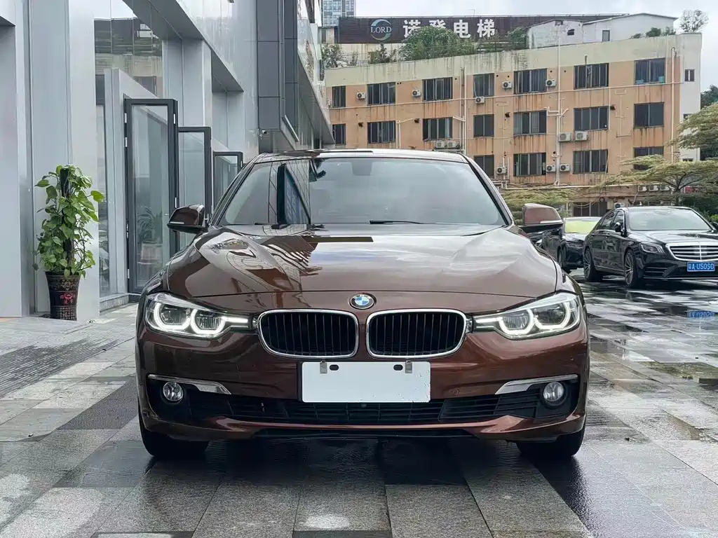 BMW 3 Series 2017 — фото 19