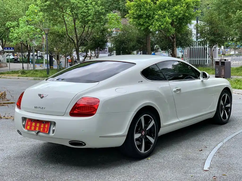 Bentley Continental 2011 — фото 4