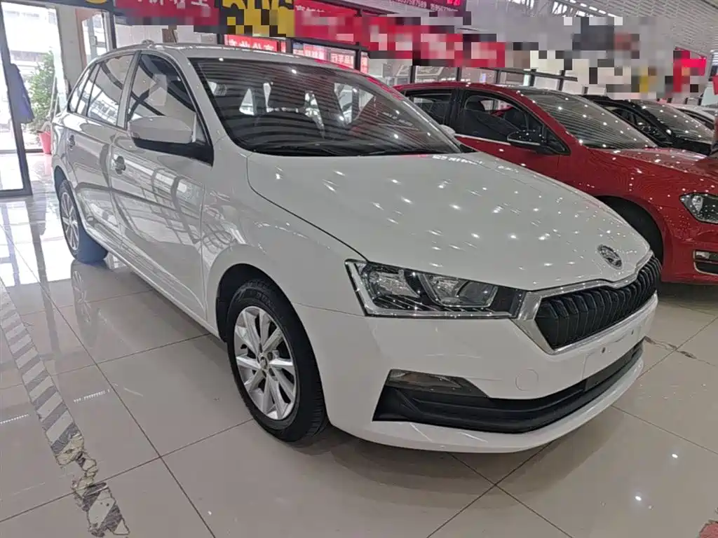 Skoda Rapid Spaceback 2020 — фото 4
