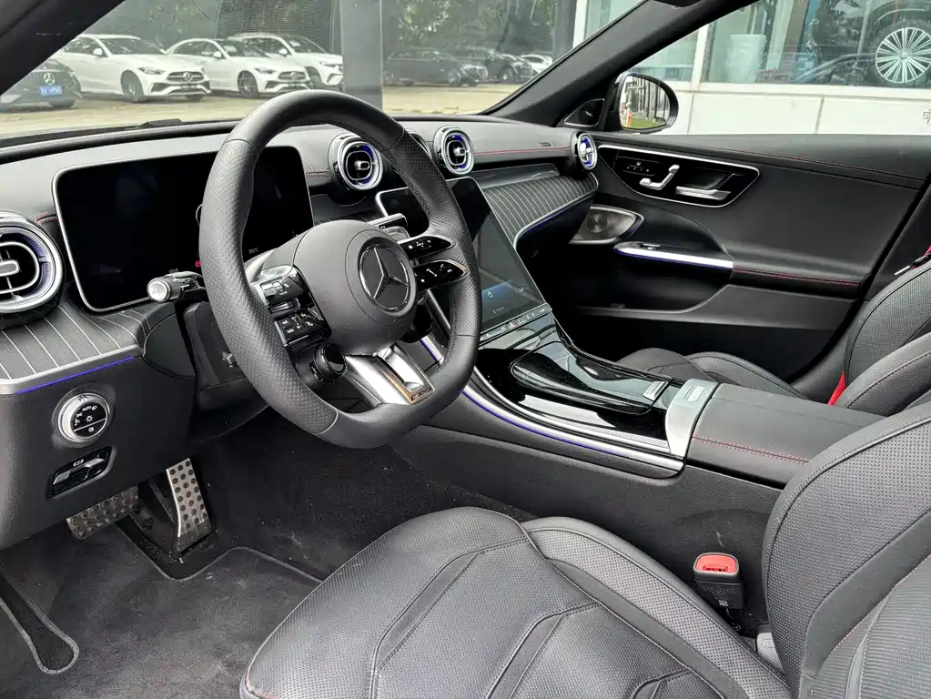 Mercedes-Benz C-Class AMG 2025 — фото 4