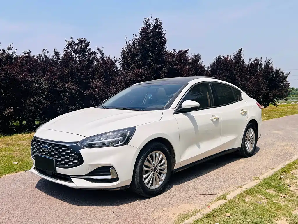 Ford Focus 2020 — фото 1