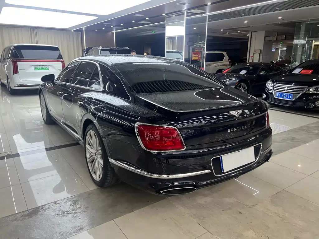 Bentley Flying Spur 2021 — фото 12