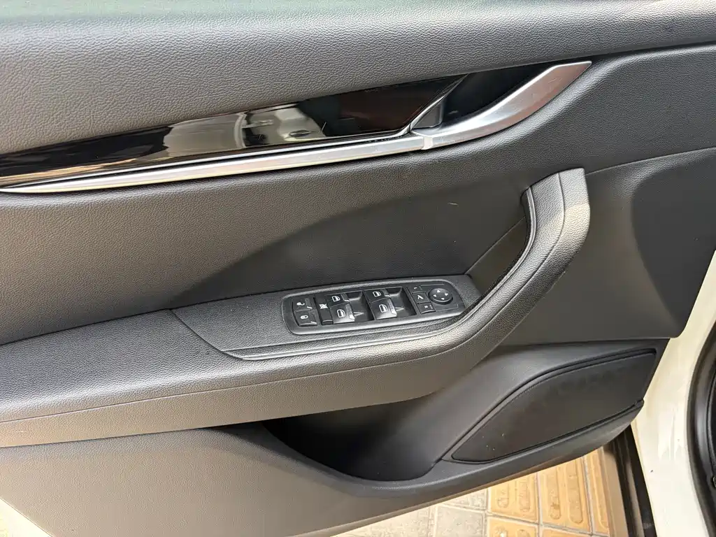 Maserati Levante 2018 — фото 6