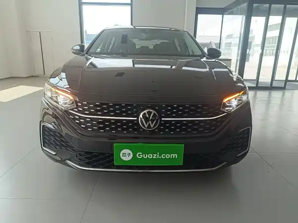 Volkswagen Passat 2025
