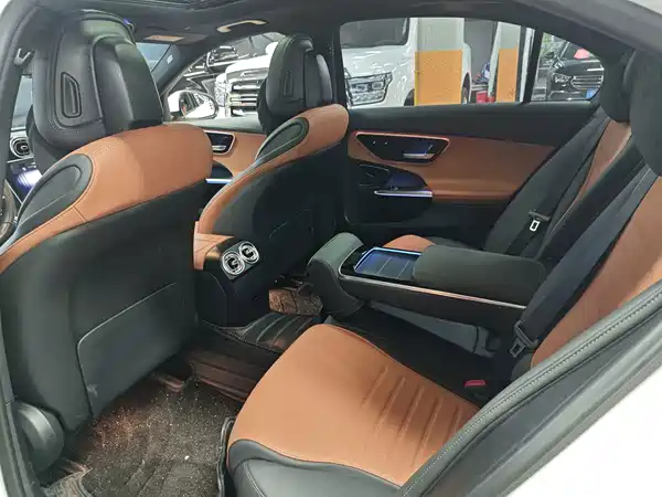 Mercedes-Benz C-Class 2024