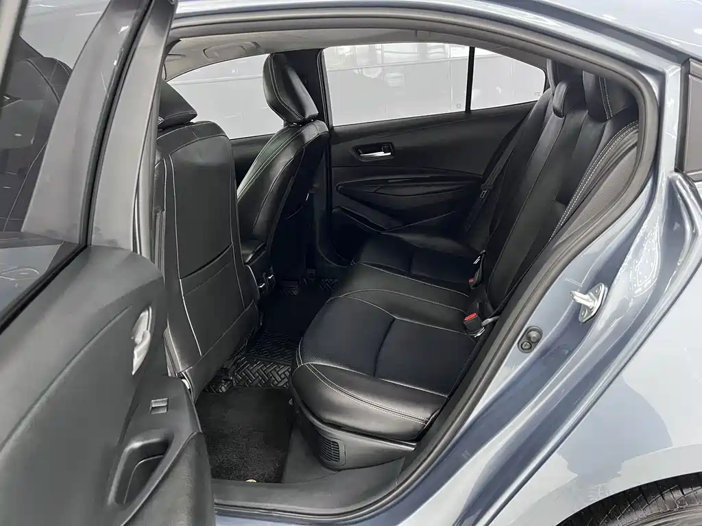Toyota Corolla 2023 — фото 13