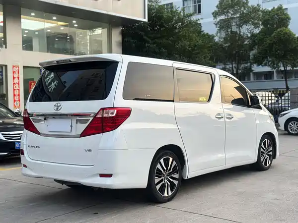 Toyota Alphard 2011