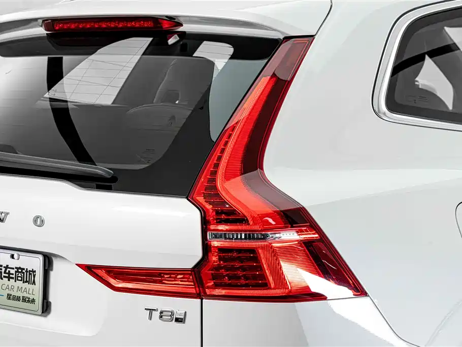 Volvo XC60 Plug-In Hybrid 2025 — фото 8