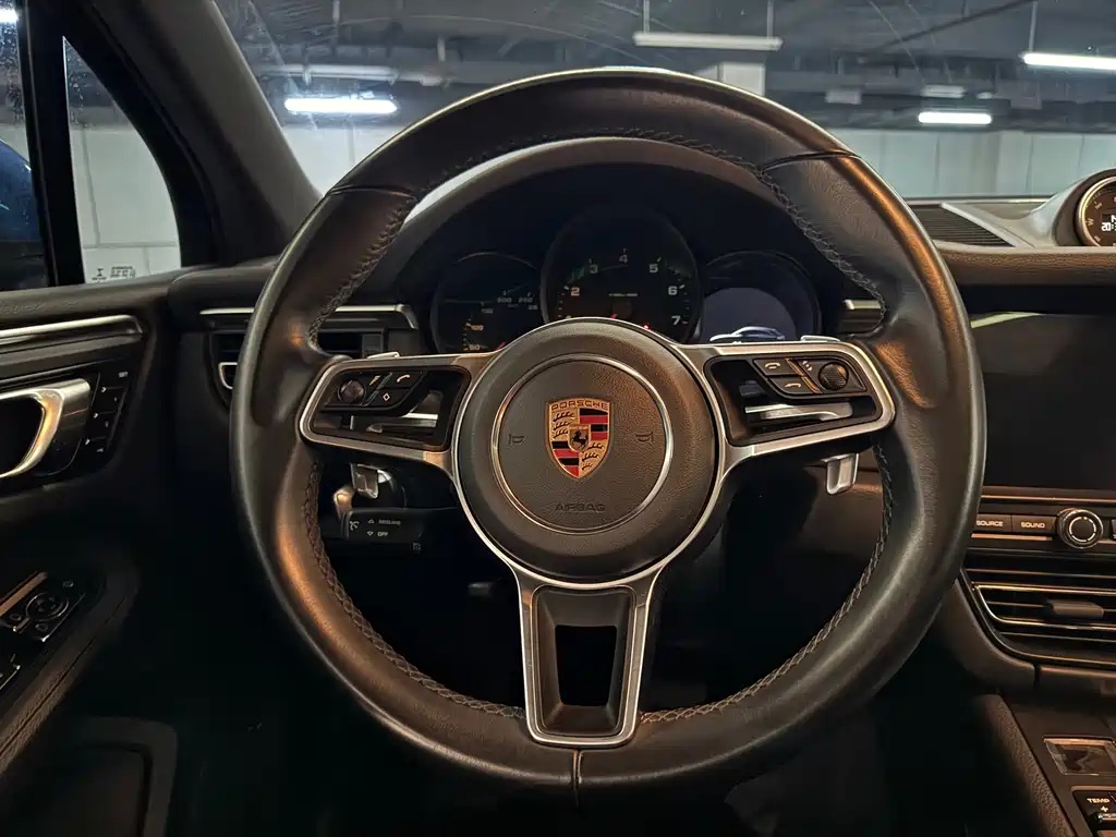Porsche Macan 2019 — фото 17