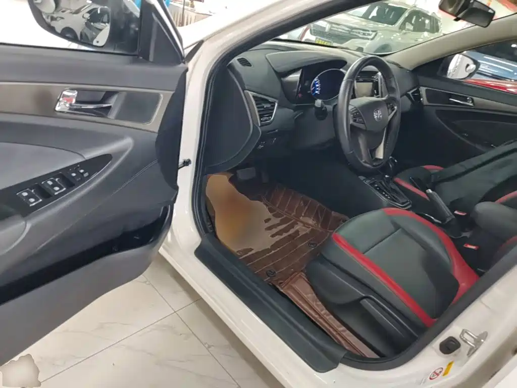 Changan Eado XT 2017 — фото 16