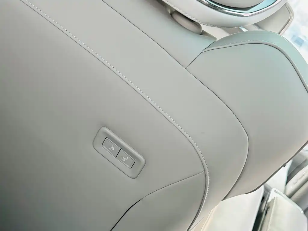 Volvo EM90 2025 — фото 42