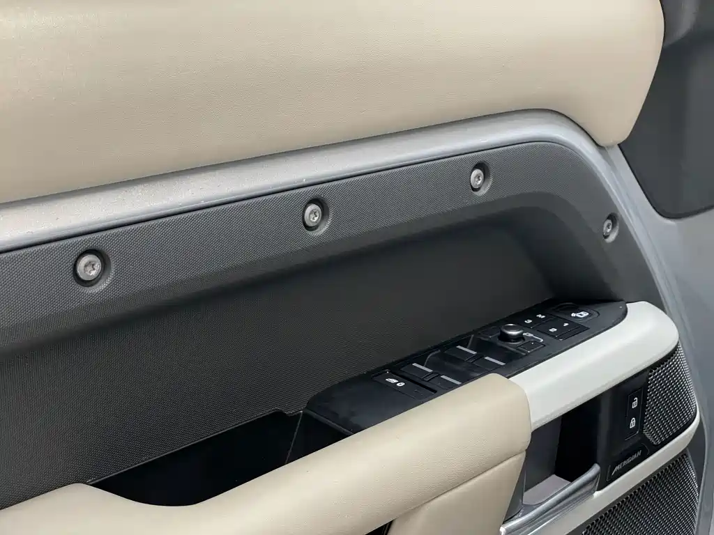 Land Rover Defender 2022 — фото 22