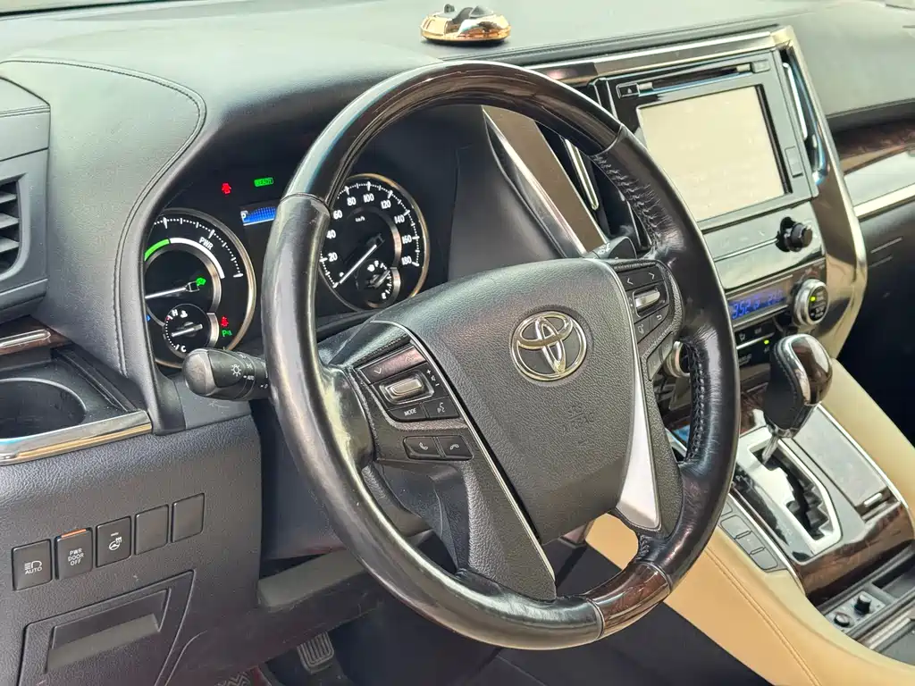 Toyota Alphard 2020 — фото 12