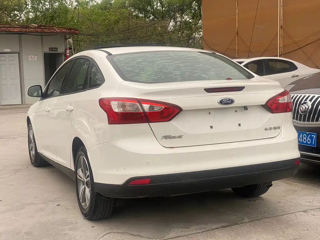 Ford Focus 2014 — фото 15