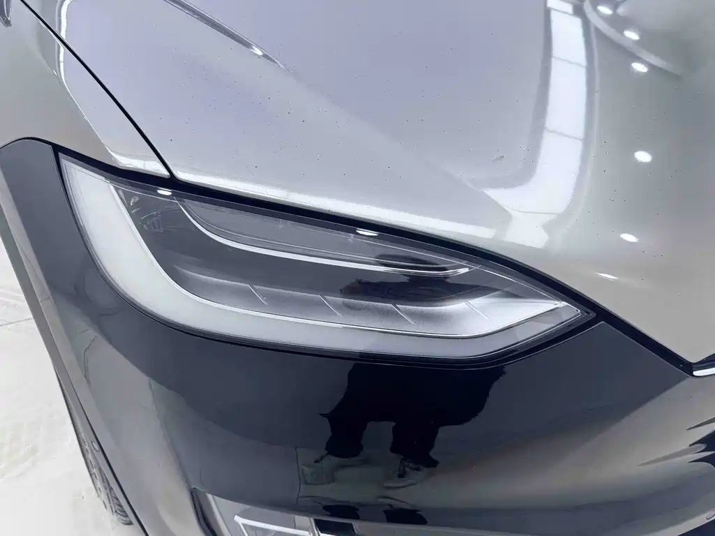 Tesla Model X 2017 — фото 12