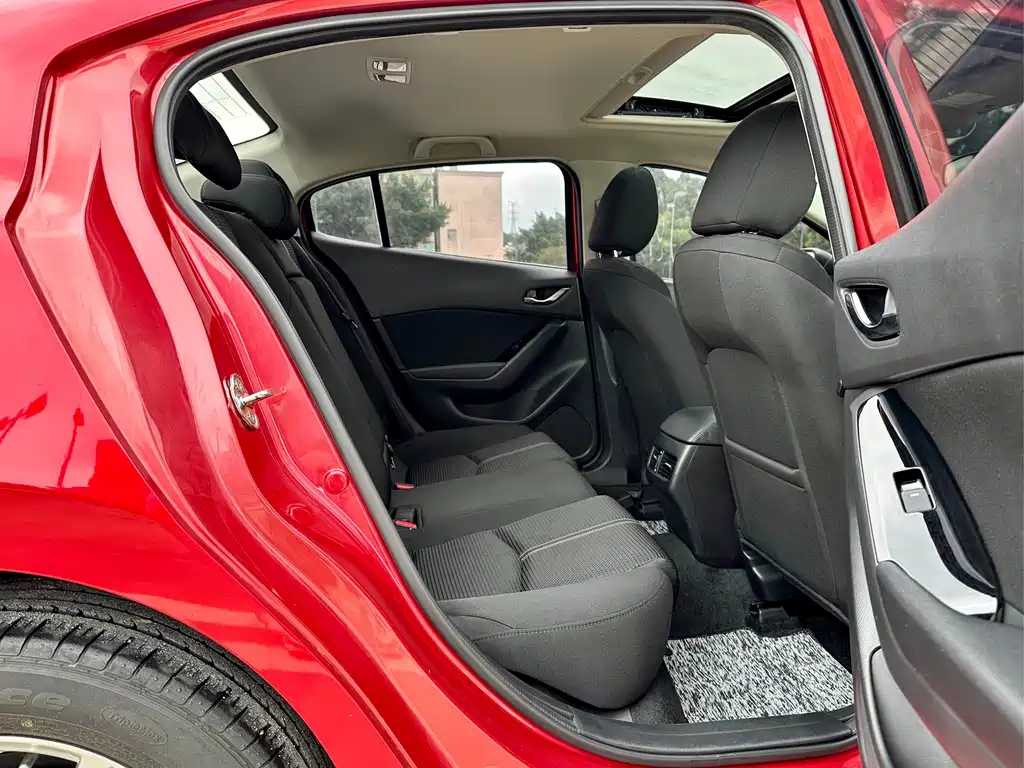 Mazda 3 Axela 2019 — фото 17