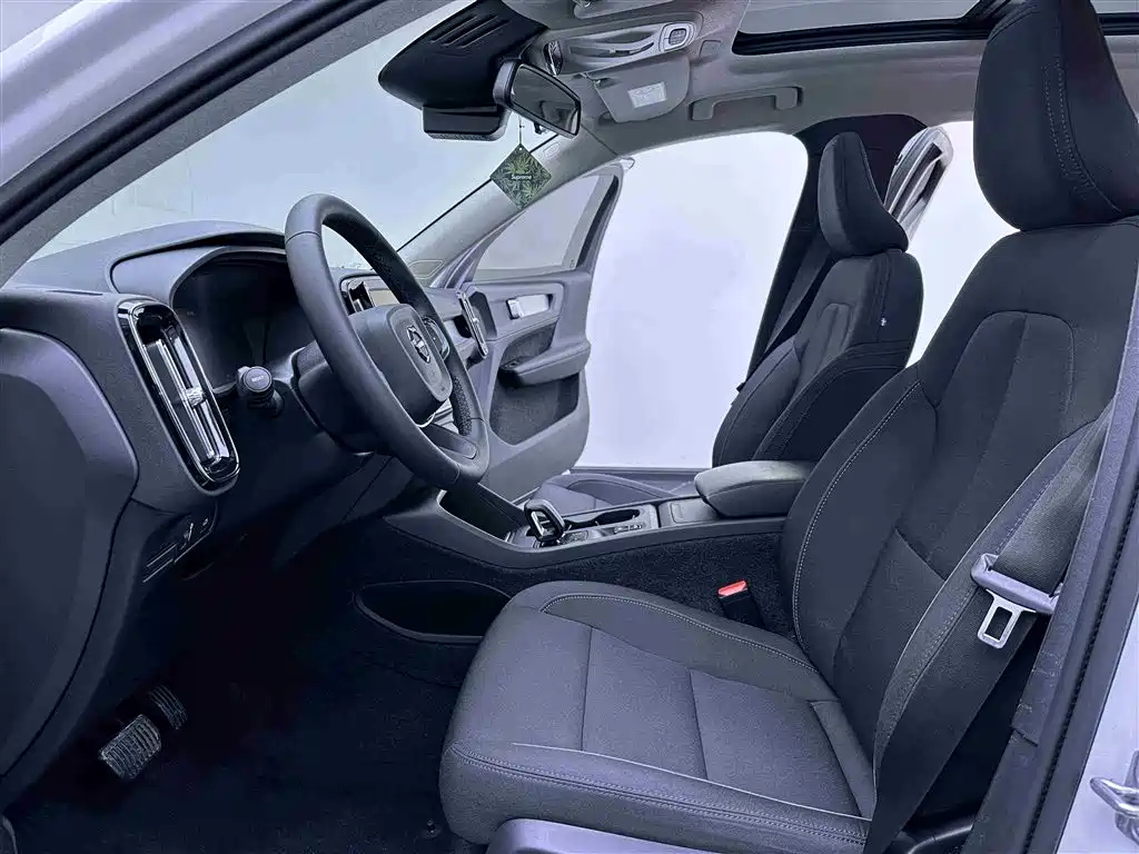 Volvo XC40 2022 — фото 11