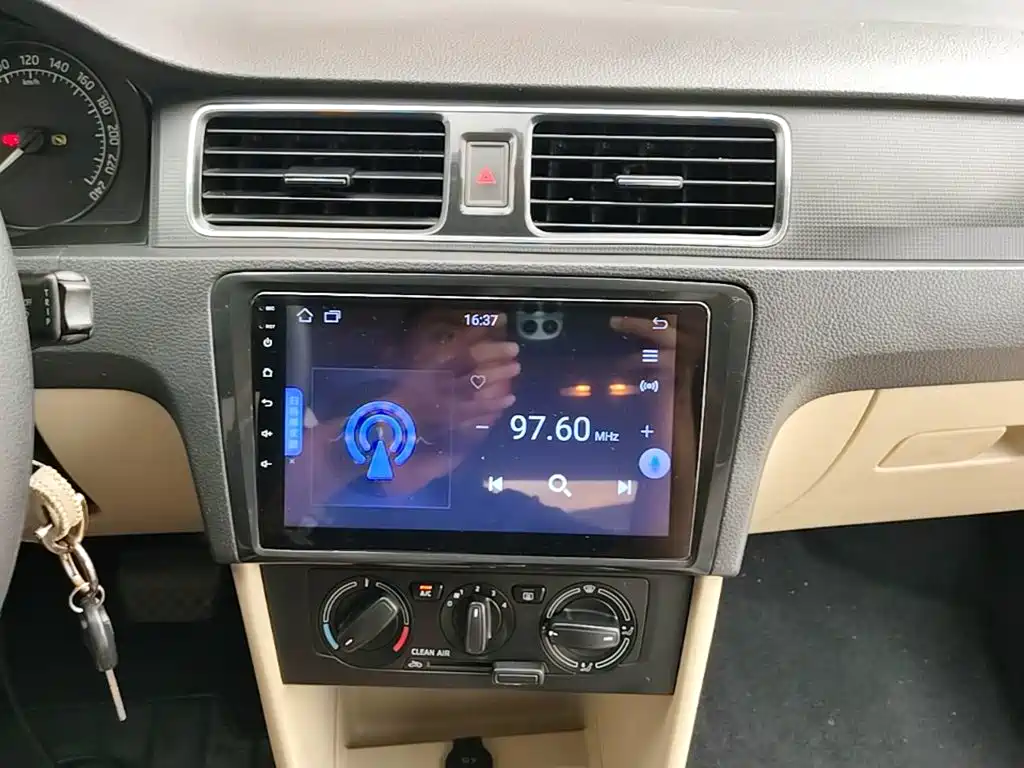 Skoda Rapid 2015 — фото 13
