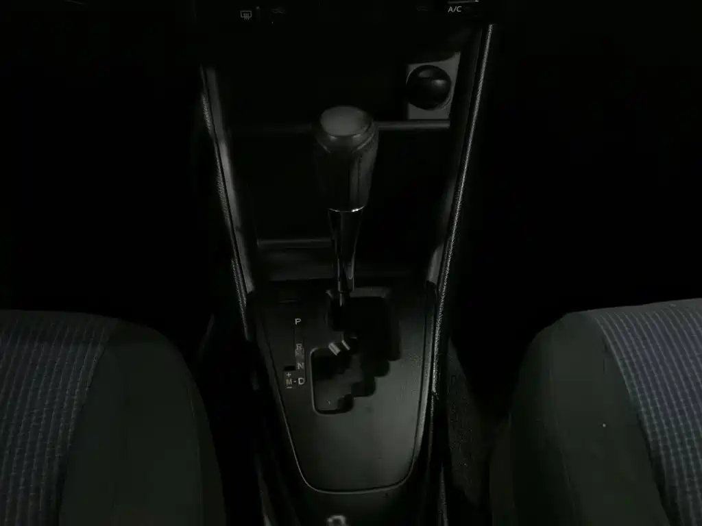 Toyota Yaris L 2017 — фото 13