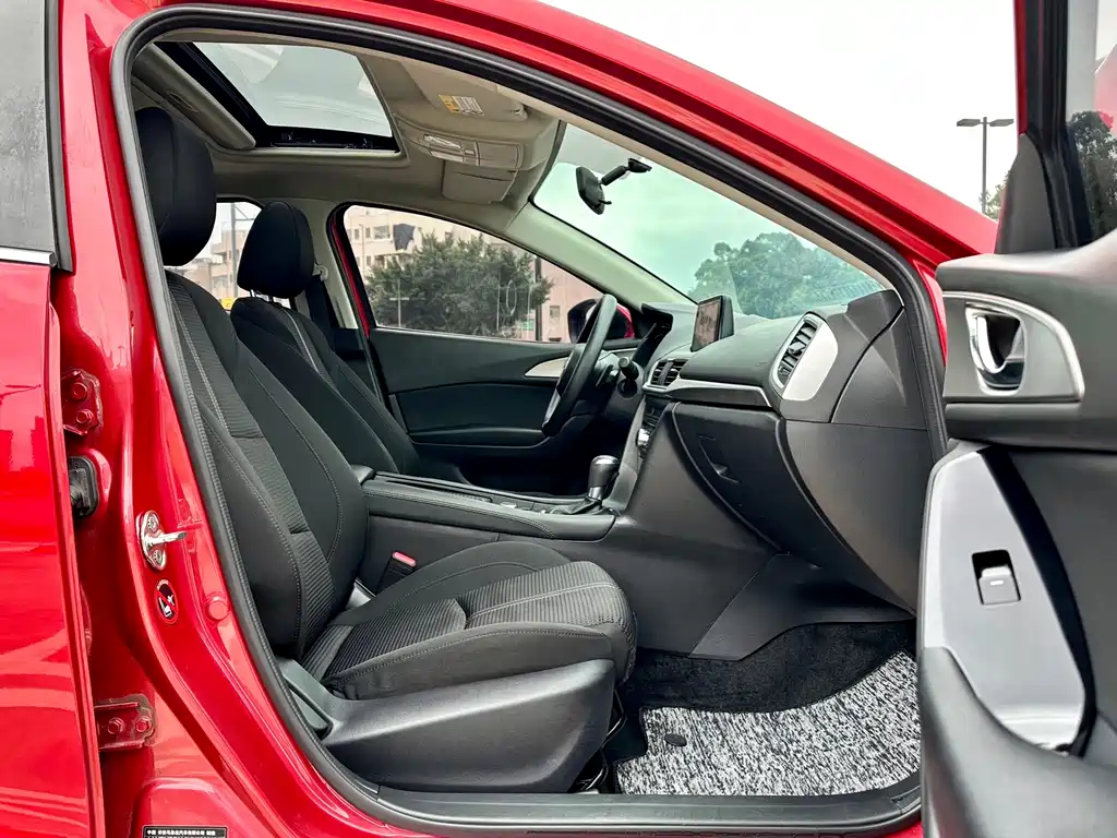 Mazda 3 Axela 2019 — фото 16