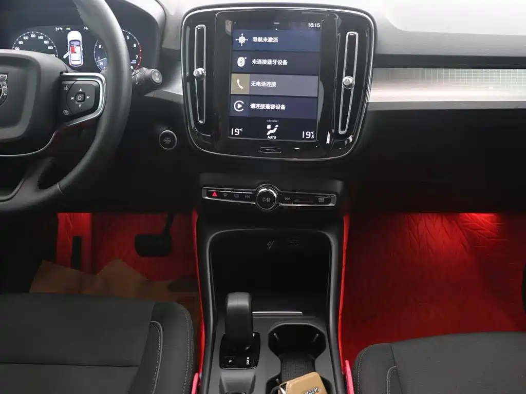 Volvo XC40 2021 — фото 9