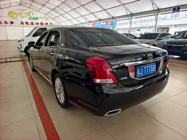 Toyota Crown 2012
