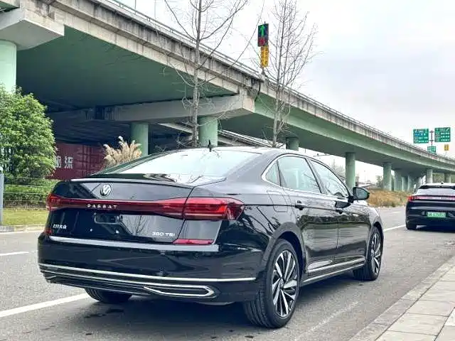Volkswagen Passat 2023 — фото 8