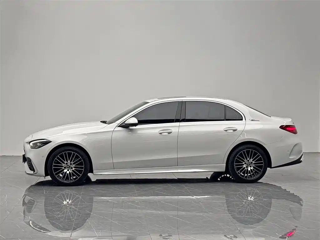Mercedes-Benz C-Class 2023 — фото 3