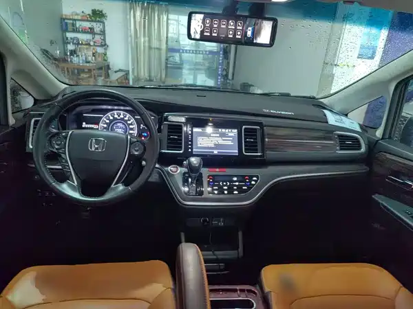 Honda Elysion 2016