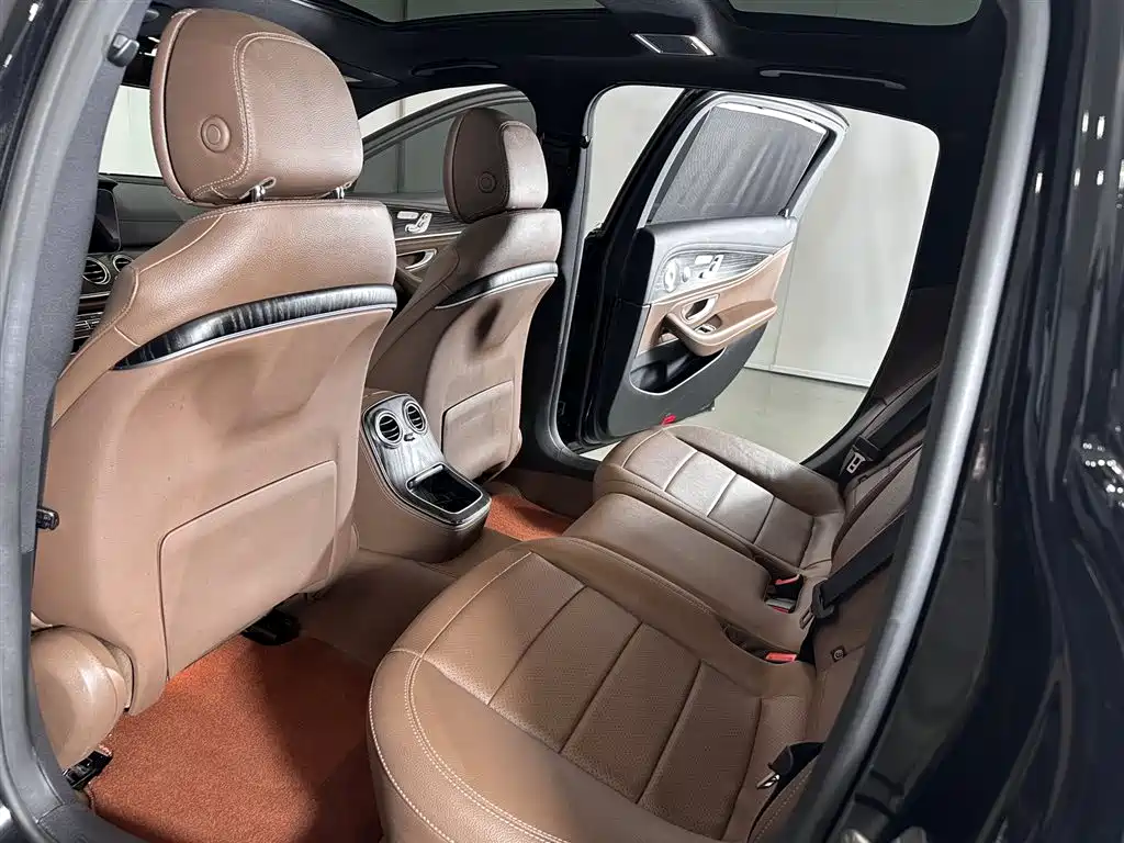 Mercedes-Benz E-Class 2023 — фото 11