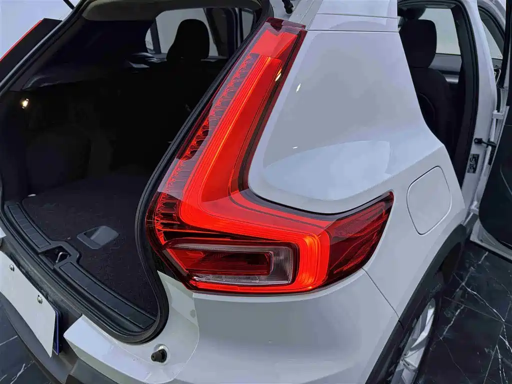 Volvo XC40 2022 — фото 21