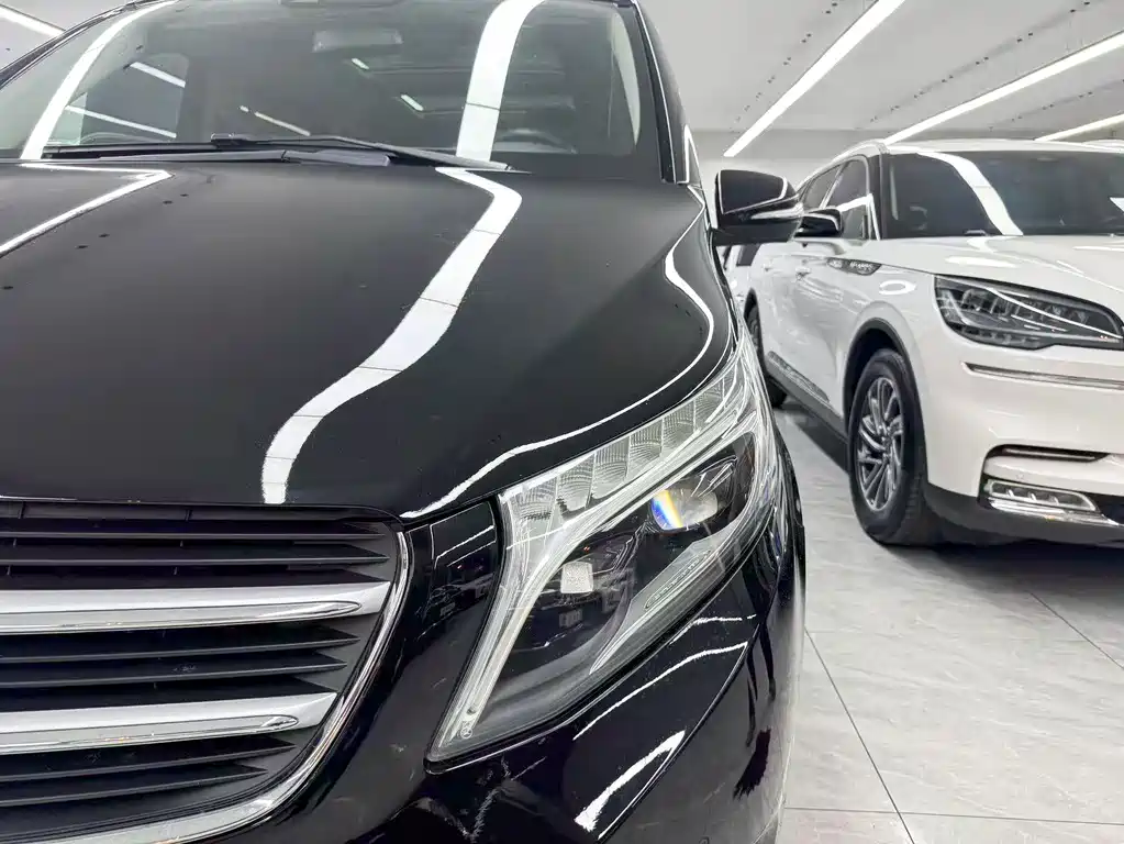 Mercedes-Benz V-Class 2020 — фото 25