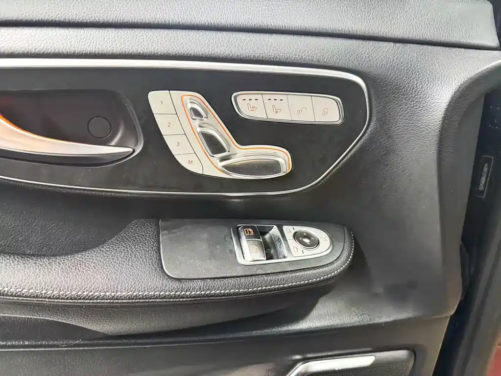 Mercedes-Benz V-Class 2020 — фото 14