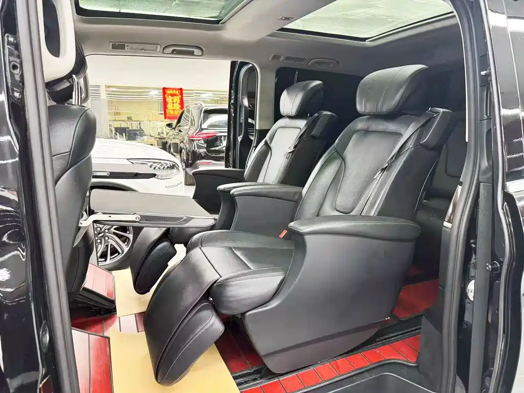 Mercedes-Benz V-Class 2020 — фото 20