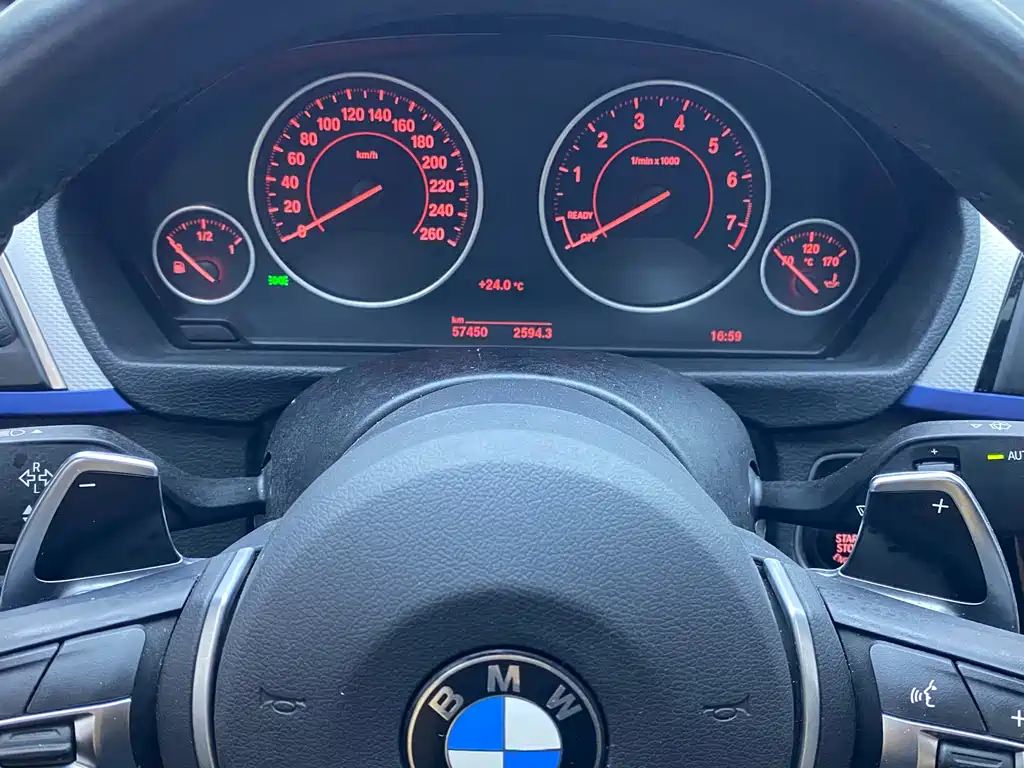 BMW 3 Series 2018 — фото 9