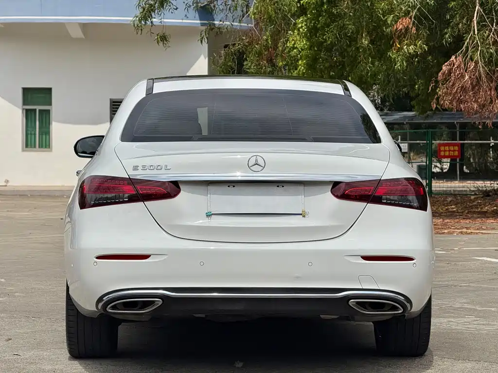 Mercedes-Benz E-Class 2023 — фото 17