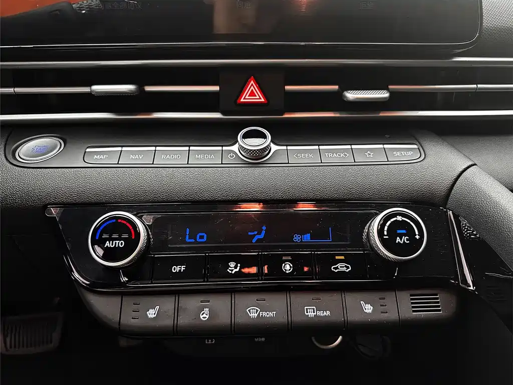 Hyundai Elantra 2023 — фото 22